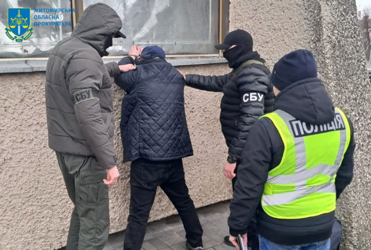 В адвоката вимагав неіснуючий борг та погрожував фізичною розправою — у Житомирі викрили місцевого жителя