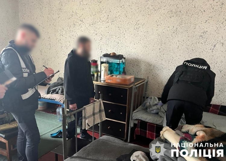 Викрили арештантів Житомирської колонії, які ошукували чоловіків під приводом надання сексуальних послуг