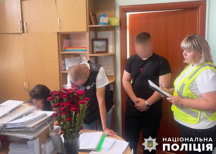 Торгували інвалідністю: у Житомирі поліцейські викрили організовану групу медиків у зловживаннях та підробці документів