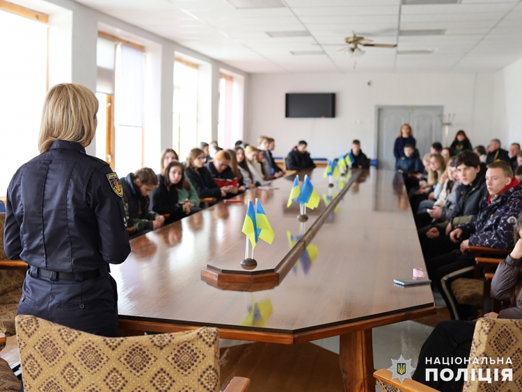 Поліція Житомирщини протидіє вербуванню української молоді ворожими спецслужбами