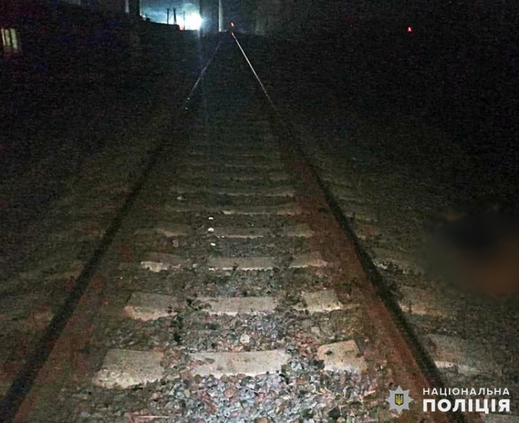 У Житомирі поліція встановлює обставини загибелі чоловіка на залізничних коліях