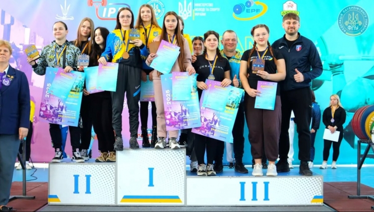 Тріумф на чемпіонаті України з пауерліфтингу: дві золоті медалі та друге командне місце!