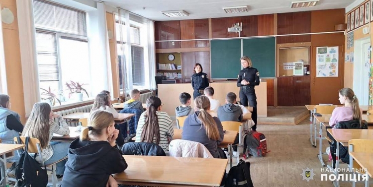 Поліцейські провели пізнавальні заходи для юних звягелян