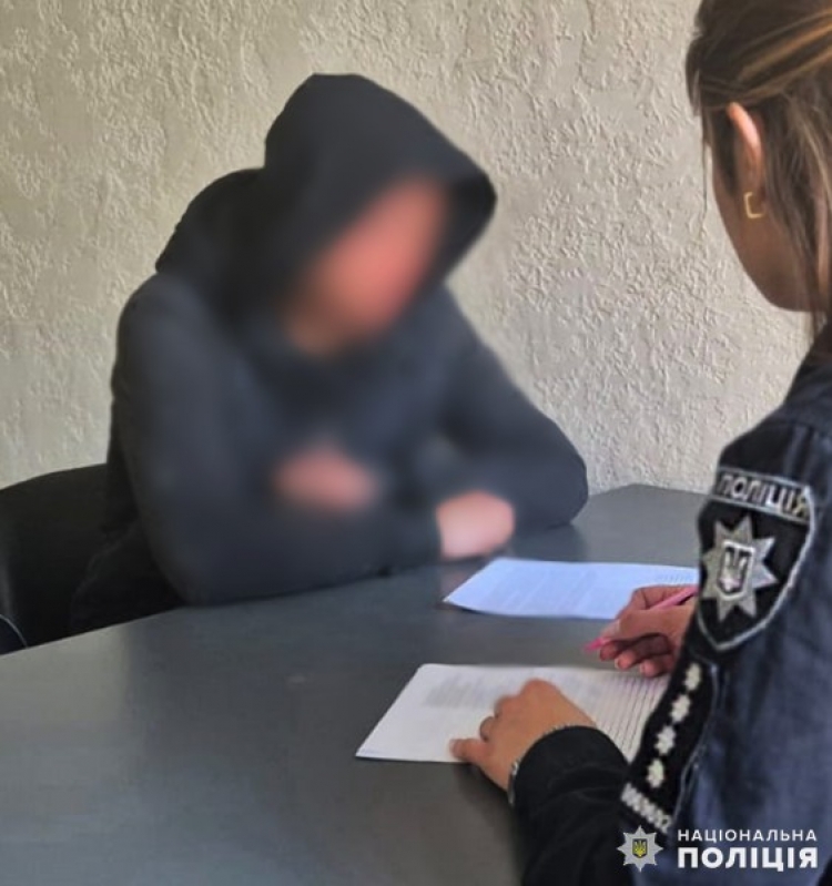 Четверо молодиків вдерлися до оселі, катували та відібрали кошти