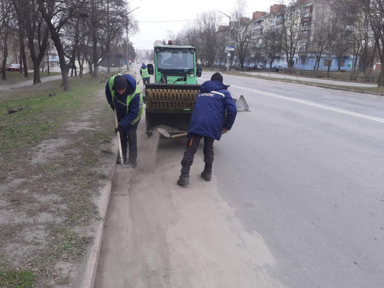 На території Звягельської громади триває щорічне весняне прибирання