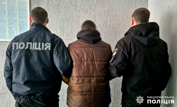 Заштовхав підлітка до багажника: на Житомирщині поліція затримала підозрюваного у викраденні людини
