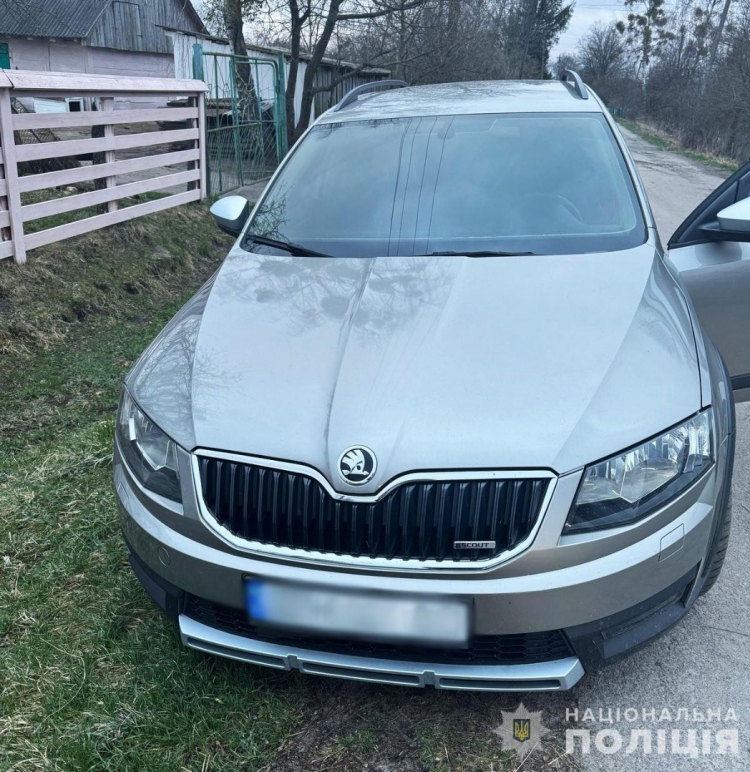«Хотів підвезти дівчат» — у Ємільчинській громаді поліцейські розшукали крадія авто