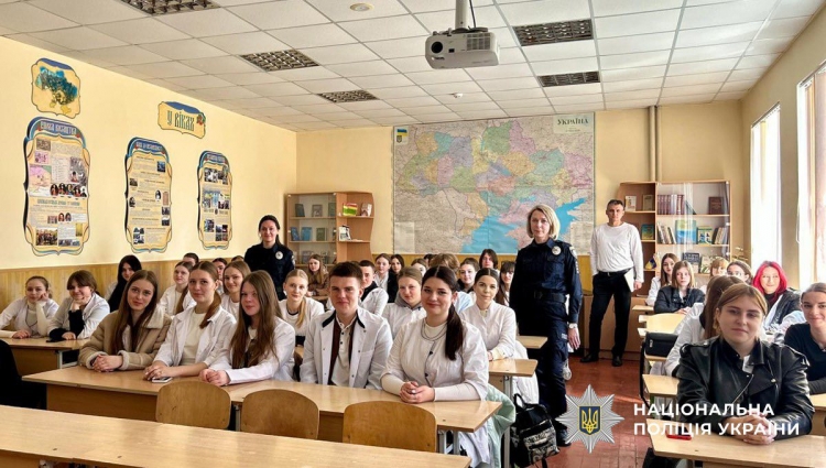 Поліцейські проводять пізнавальні заходи для юних жителів Звягеля