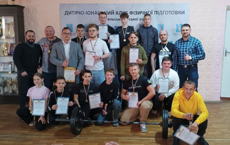 Відбулася першість Звягеля з багатоповторного жиму лежачи серед дітей ветеранів війни