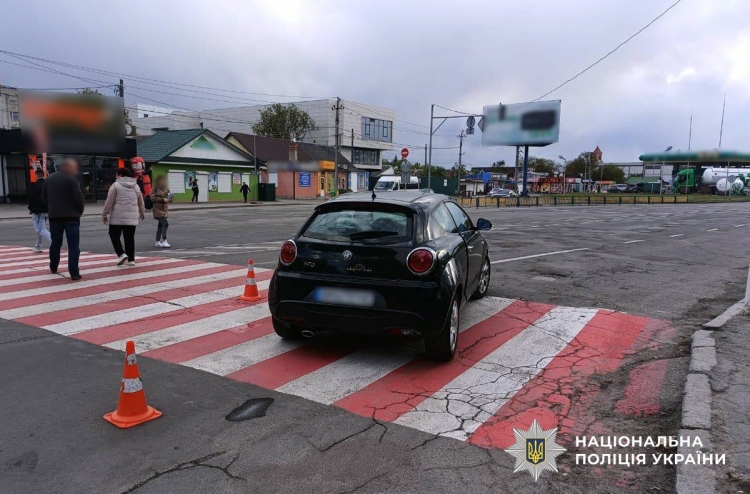 Поліцейські розслідують ДТП із травмуванням пенсіонерки у Звягелі