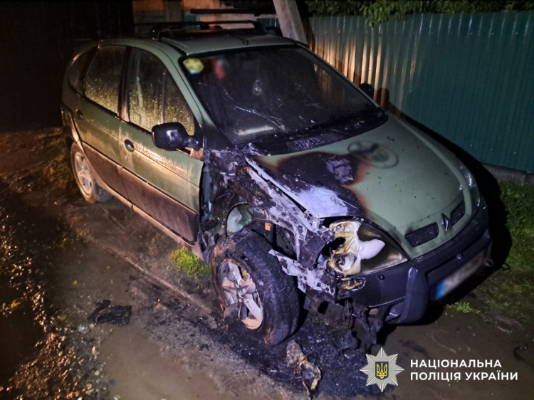 У Бердичеві поліцейські розслідують підпали автомобілів військових