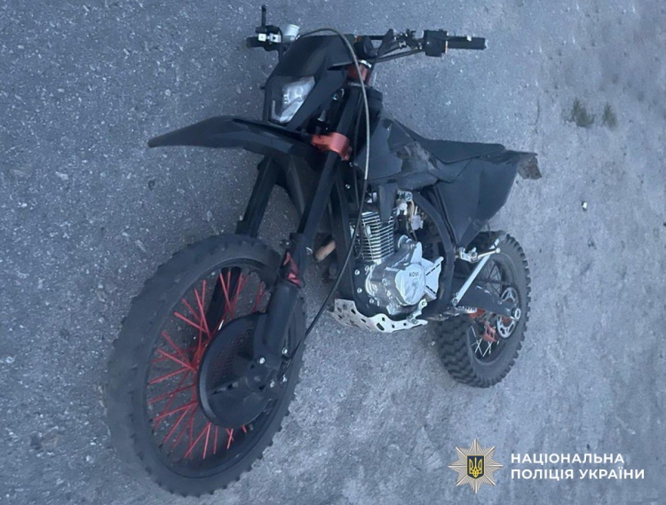 13-річний мотоцикліст і його 16-річна пасажирка зазнали травм у ДТП на Малинщині