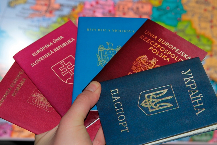 Множинне громадянство для українців: що змінить ухвалений закон