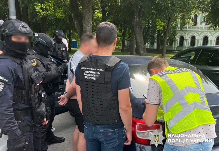 Обіцяв військовозобов’язаному оформити інвалідність для виїзду за кордон
