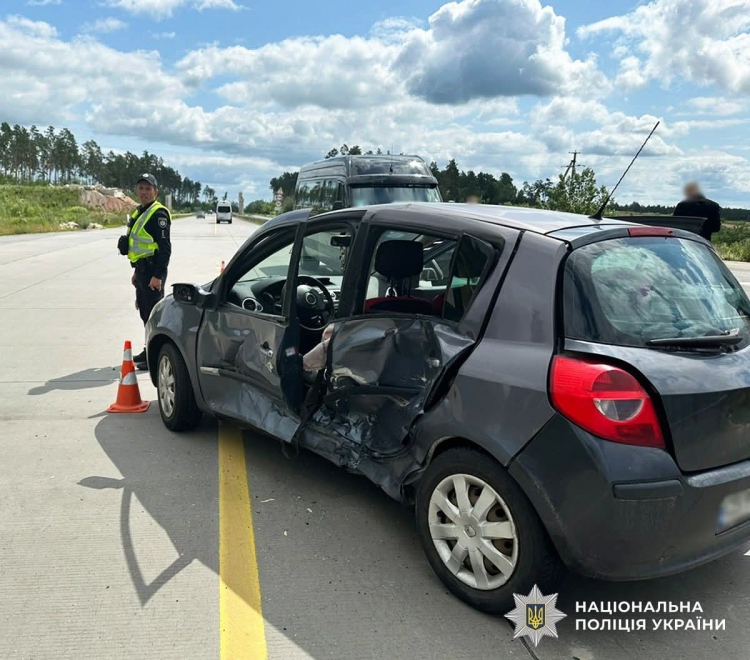 У ДТП біля Житомира травмовано 2-річну дитину: поліція проводить розслідування