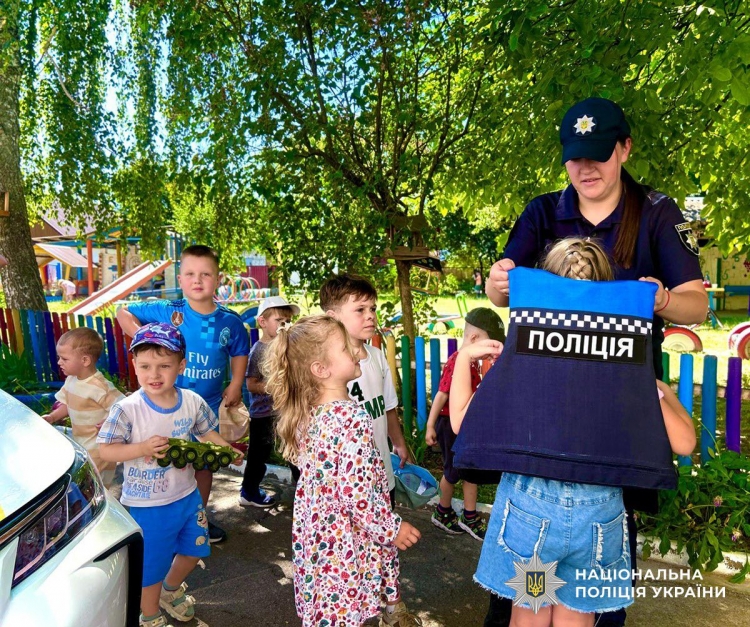 Малюкам про безпеку: у Звягелі поліцейські провели пізнавальні заходи