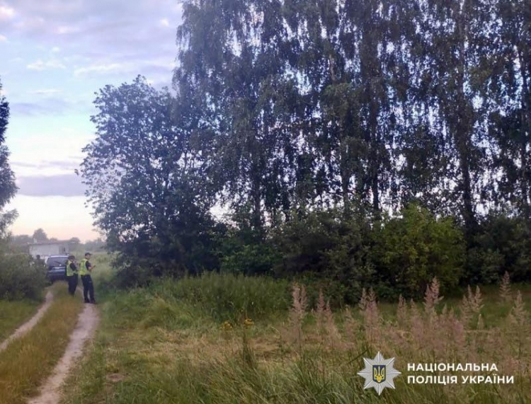 На Звягельщині поліцейські встановлюють обставини загибелі водія трактора в ДТП