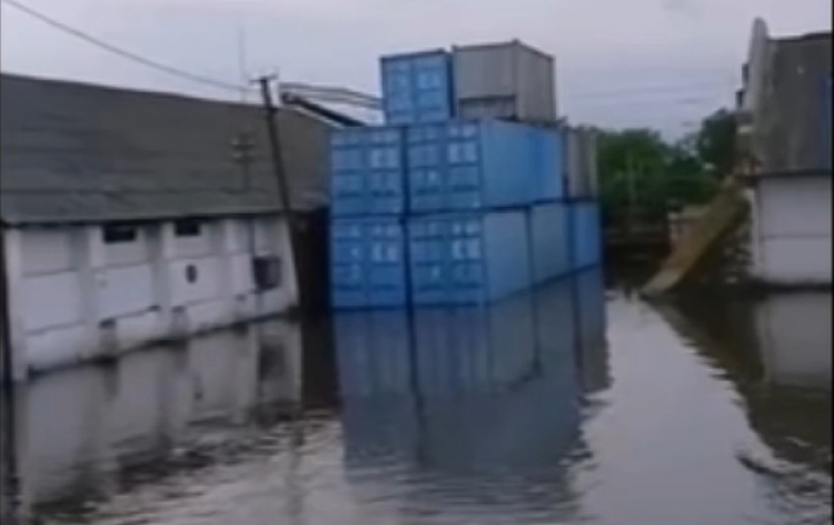 Дощі вкотре оголили проблему ливневої каналізації у Звягелі