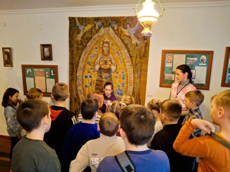 Музейна містика: дзеркало, що здійснює бажання, та експонати, які самі переміщаються…