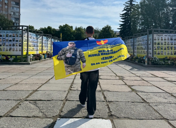 «Боляче, що взагалі є ці збори, і що від них залежать життя». Збір пам’яті організував 15-річний син загиблого захисника Елема