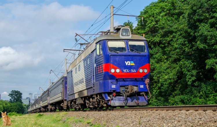 Додатковий потяг №283/284 «Київ-Ужгород» із зупинкою у Звягелі курсуватиме ще й восени