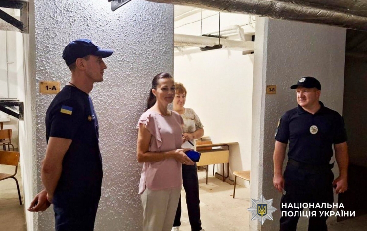 Поліцейські та рятувальники перевіряють навчальні заклади на Звягельщині
