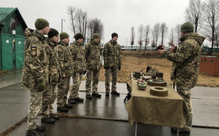 Закриття шкіл та військова підготовка студентів: що зміниться з вересня?
