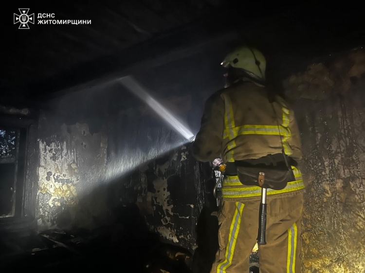 На Звягельщині під час гасіння пожежі виявлено тіло жінки