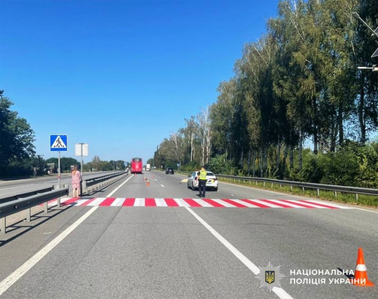 В Улашанівці під колесами автобуса загинула 37-річна жінка