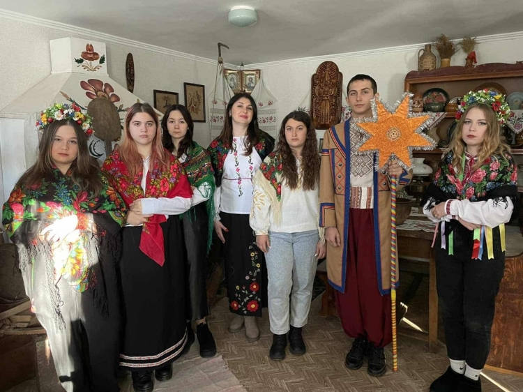 Робітничі спеціальності  в учнях виховують  з любов’ю  до української пісні