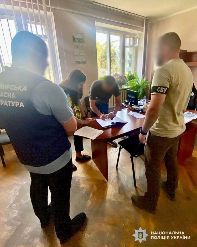 Поліцейські розслідують фінансові оборудки під час капітального ремонту скверу у Звягелі