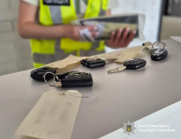 Звягельські поліцейські застерігають про шахрайську схему з купівлею авто онлайн