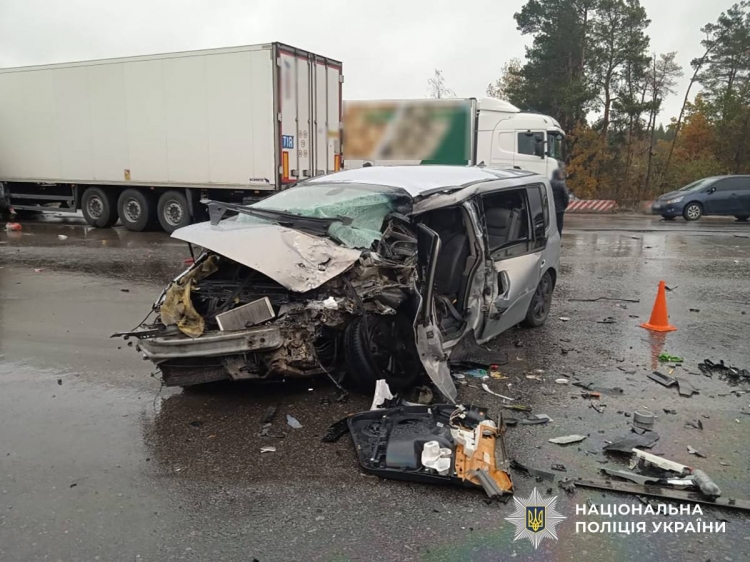 Автотроща за участі п’ятьох автомобілів сталася неподалік Житомира: травмовано 30-річного жителя Звягельщини