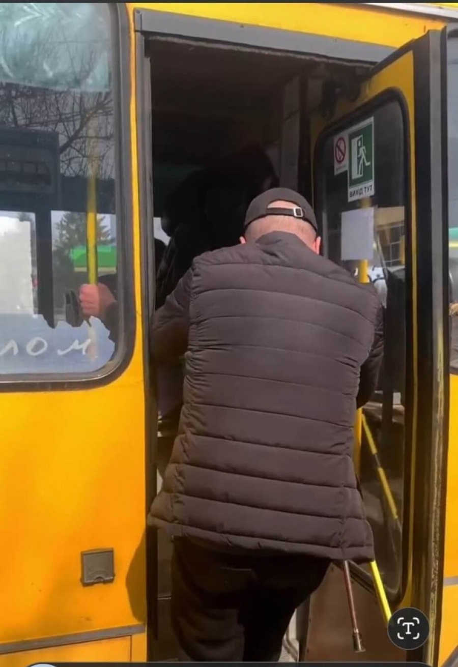 Люди з особливими потребами дають низьку оцінку безбар’єрності у Звягелі