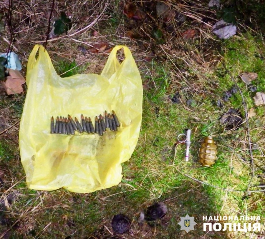 Житель Звягельщини добровільно видав поліцейським вибухові речовини та патрони