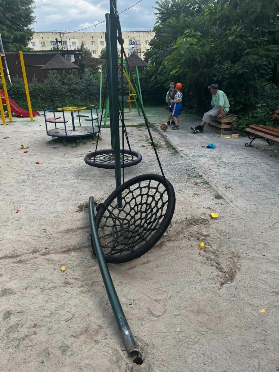 Руки опускаються,  але вони не здаються