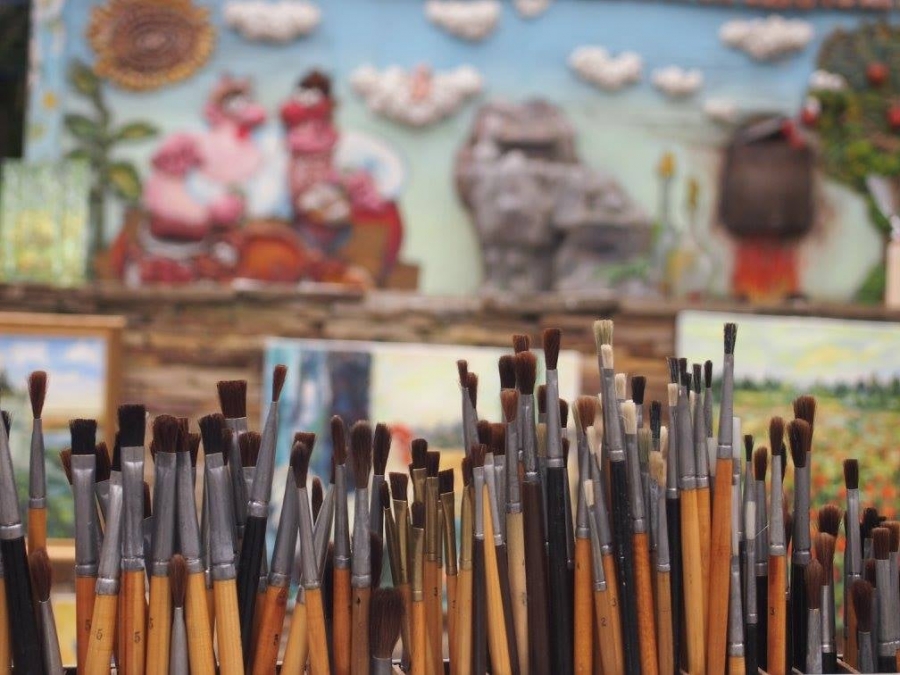 Проєкт «Жива»: свої картини учасниці планують виставити на аукціон для допомоги ЗСУ