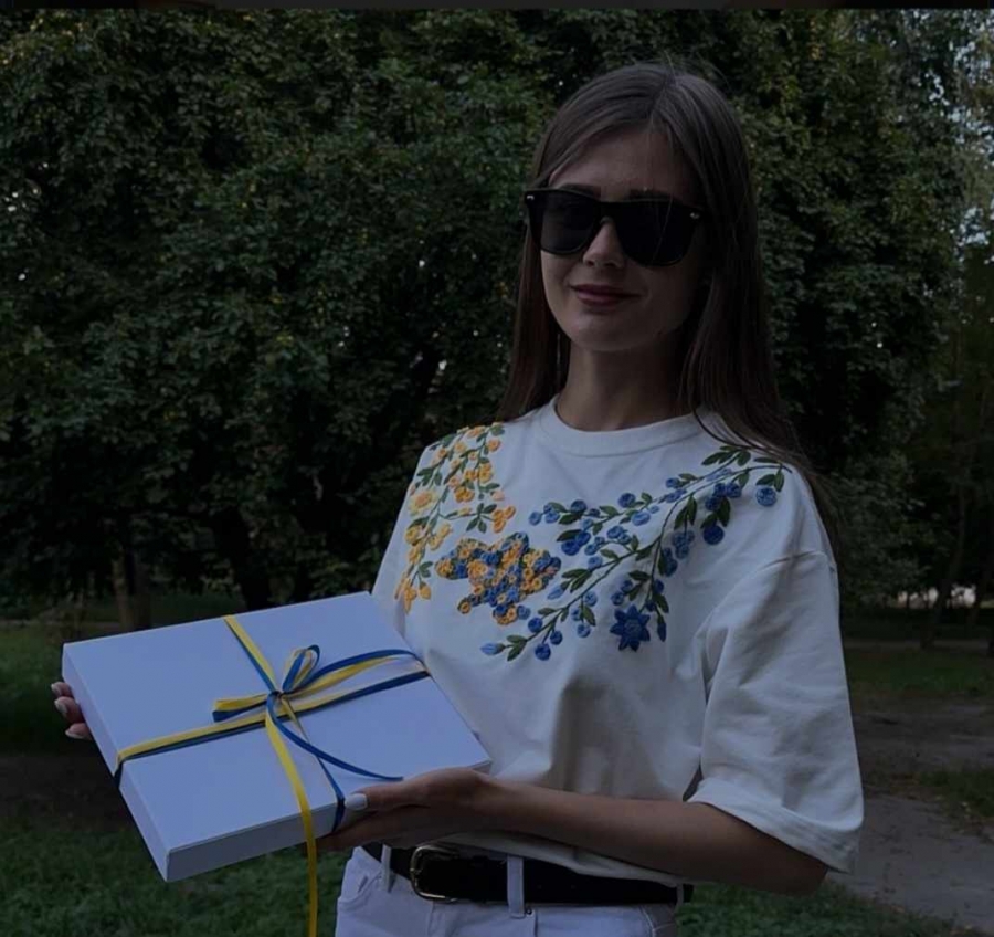 «Хотіла, щоб мої речі відрізнялися  і були не як у всіх». Авторський стиль в одязі створила дівчина зі Звягеля