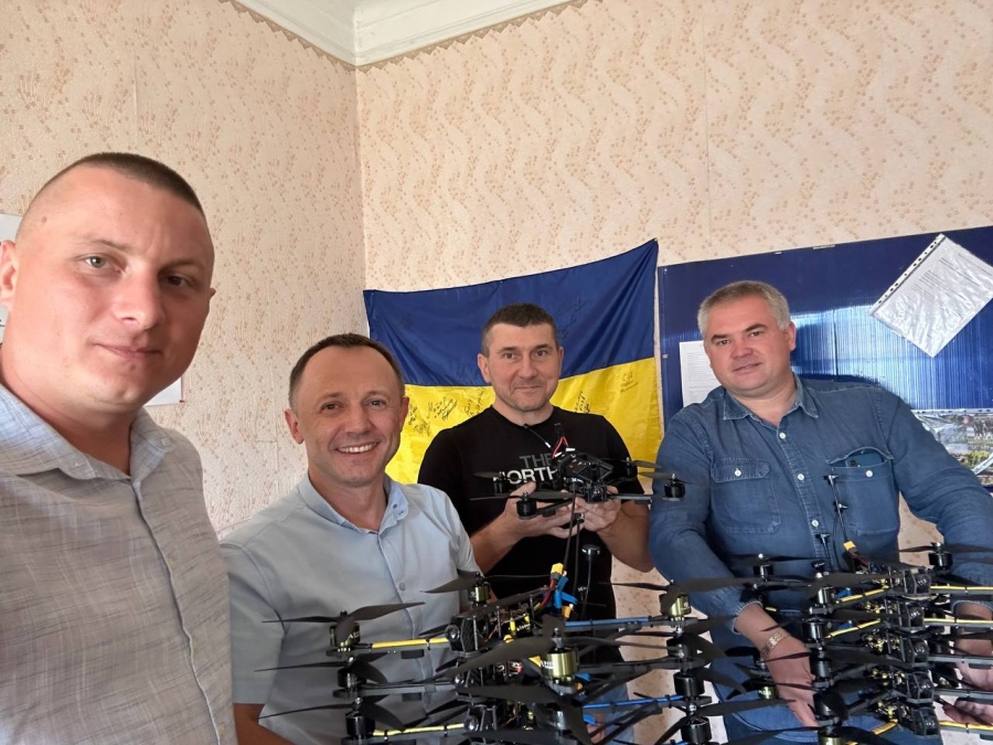 Звягельські підприємці Микола Андрущенко й Олександр Диба передали військовим FPV-дрони