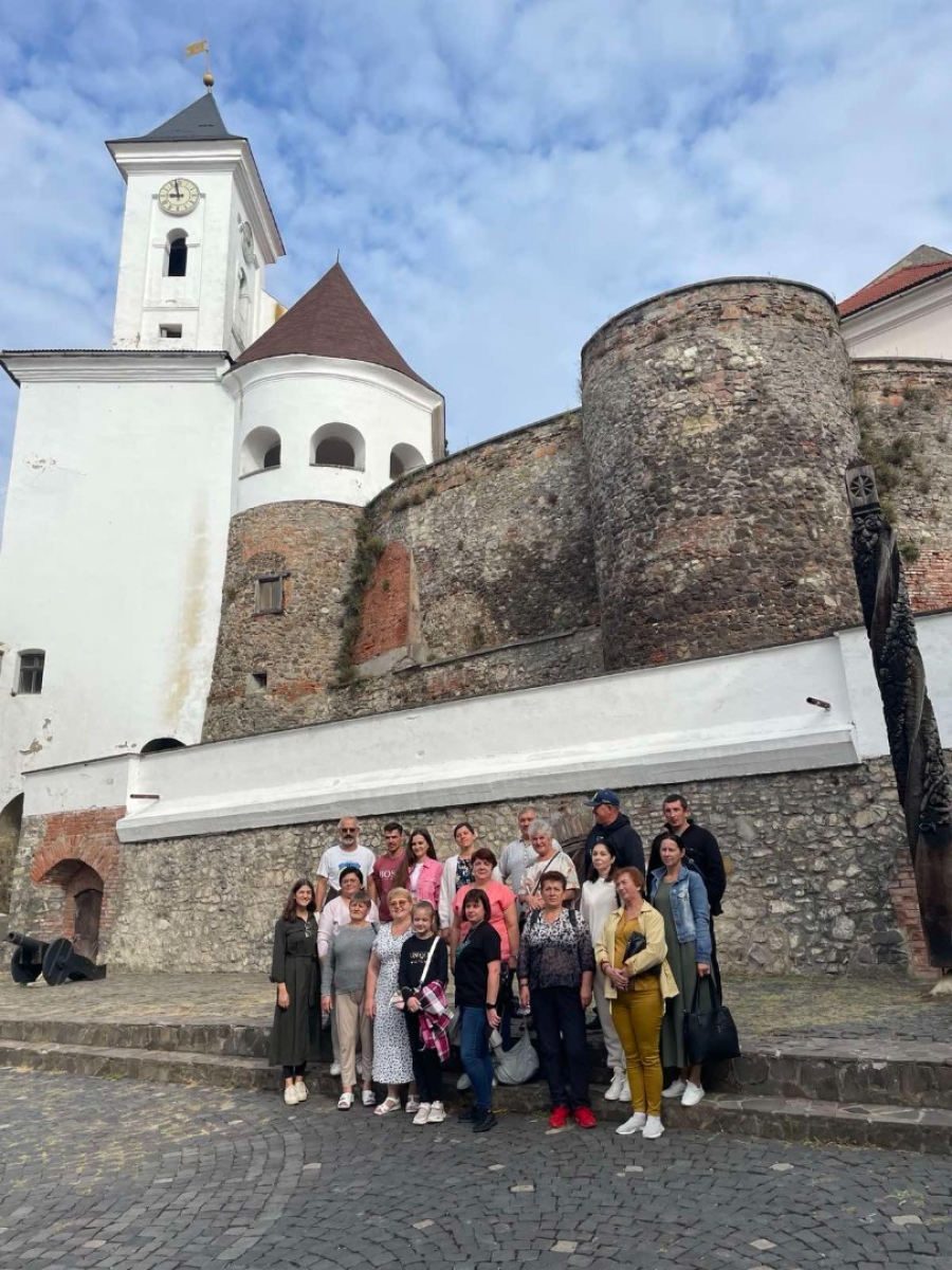 «Ви мене ніби з безодні витягнули». Як віра і меценати допомагають відновлюватися родинам загиблих Героїв