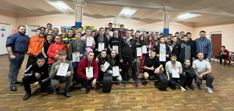 До участі в змаганнях із багатоповторного жиму лежачи долучилися ветерани війни