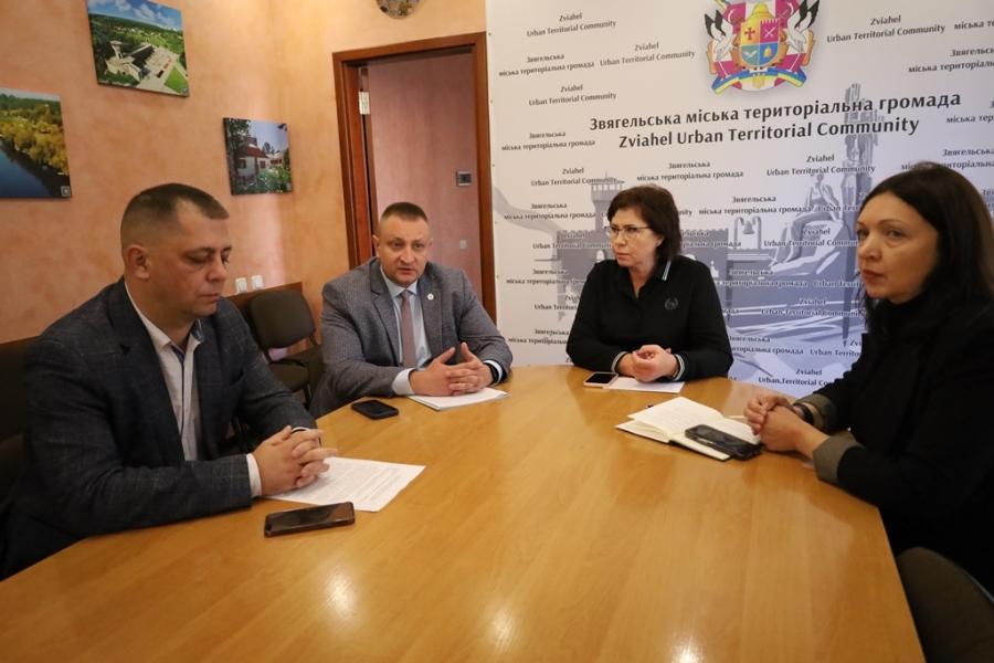 Звягель прийняв родину  з окупованої території