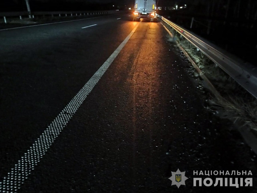 Поблизу Наталівки під колеса вантажівки потрапив пішохід