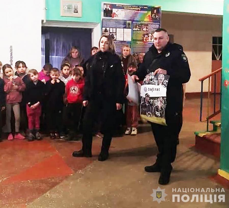 Поліцейські провели тематичні уроки для дітей у Звягельському районі