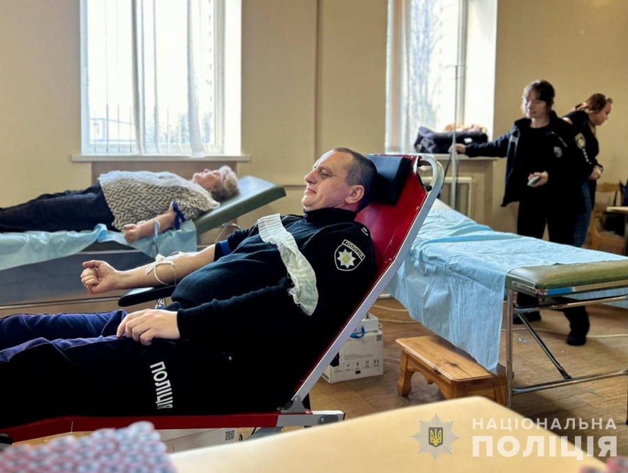 Звягельські поліцейські вкотре стали донорами крові