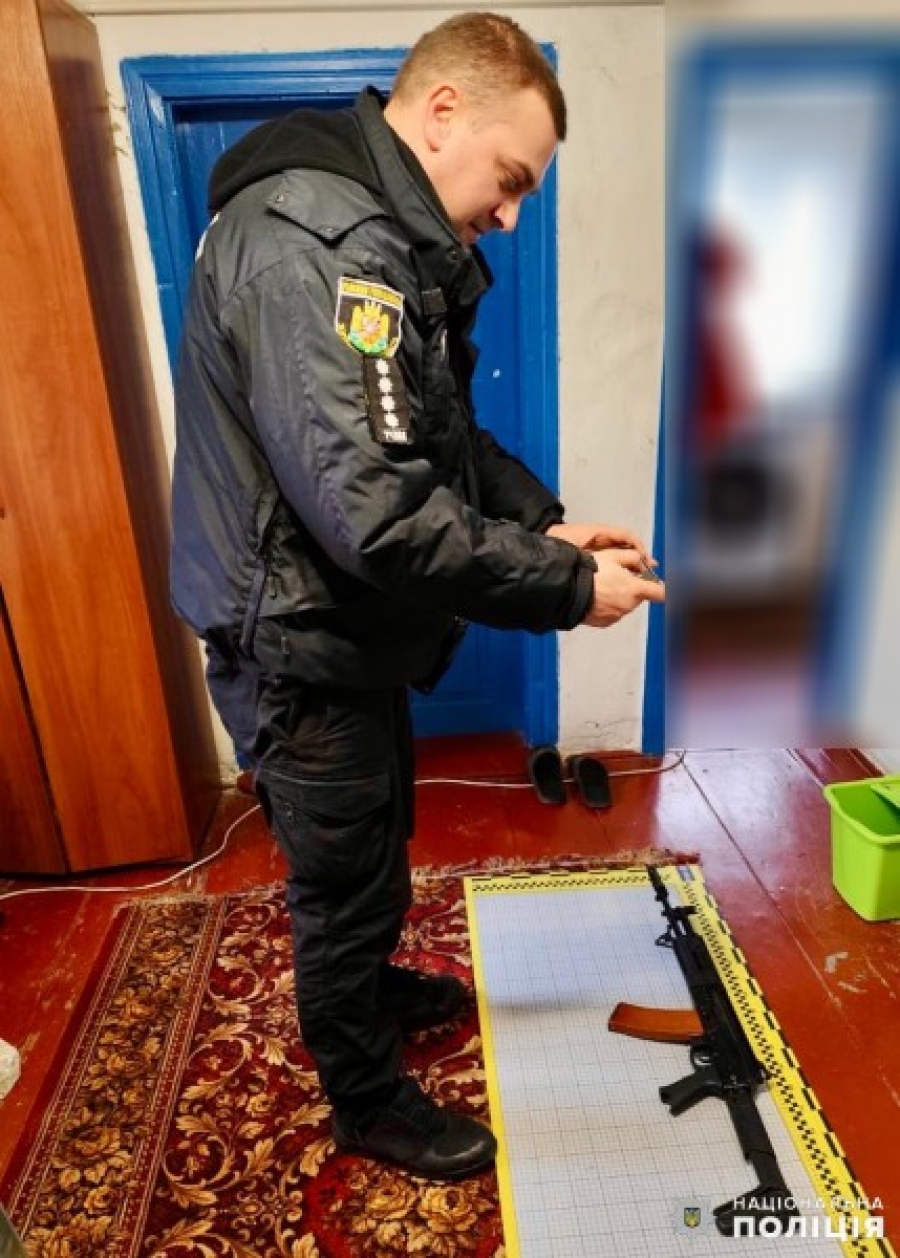 Звягельські поліцейські нагадують громадянам про важливість декларування зброї