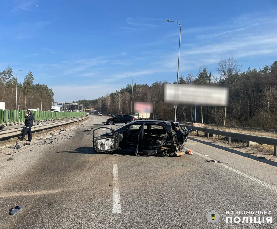 Житомирські слідчі додатково встановлюють свідків ДТП, в якій загинули троє людей