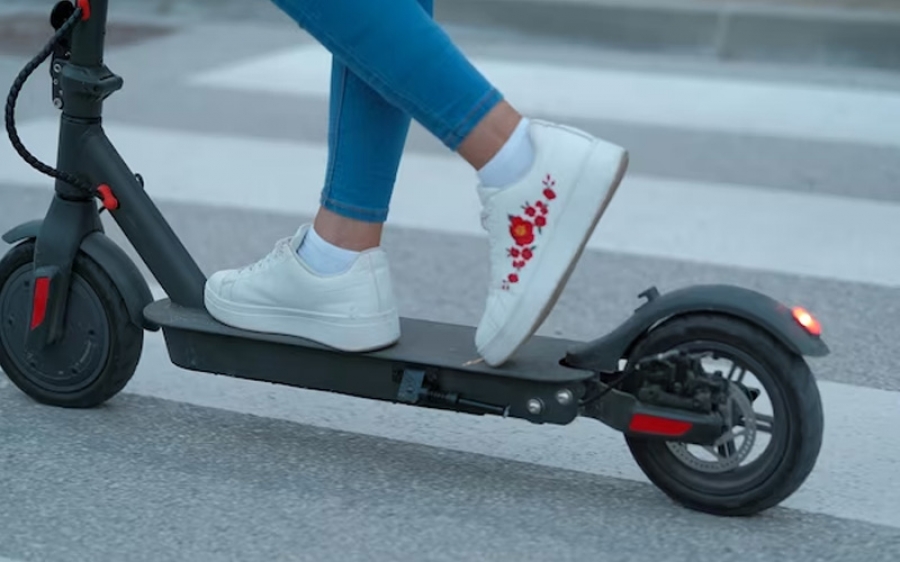 Електросамокати: можна їздити скрізь без прав і вікових обмежень?