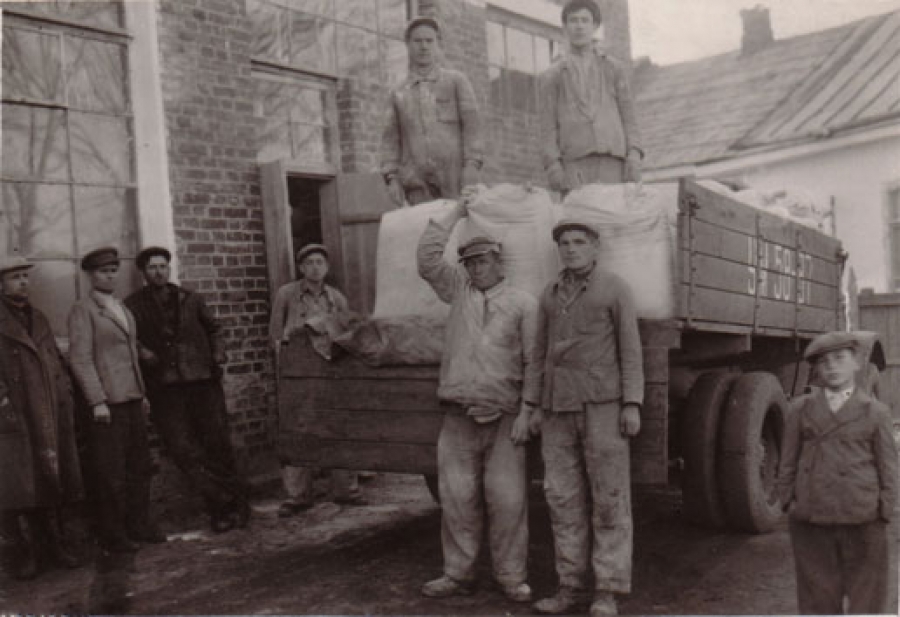 Пекар за 40 років виготовляє стільки батонів, що охоплюють пів земної кулі