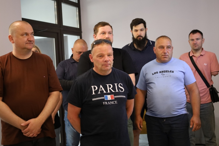 Латвійські волонтери передали автомобіль для підтримки ветеранів Звягеля та обговорили партнерство